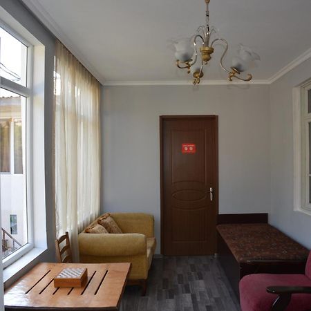 House In ميستيا المظهر الخارجي الصورة