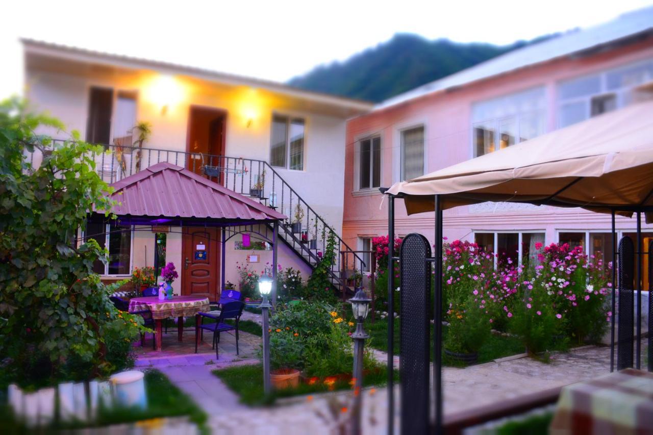 House In ميستيا المظهر الخارجي الصورة