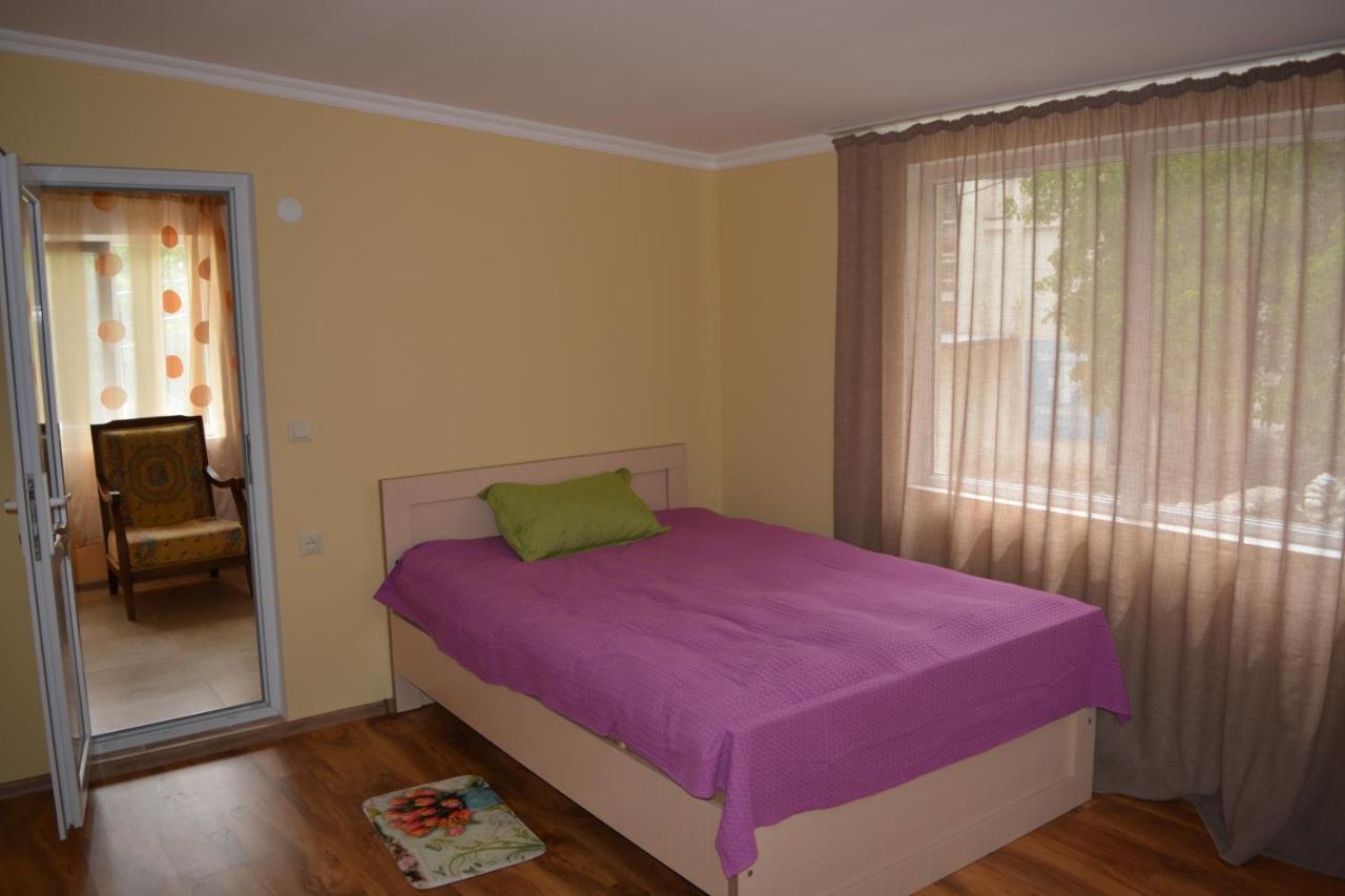 House In ميستيا المظهر الخارجي الصورة