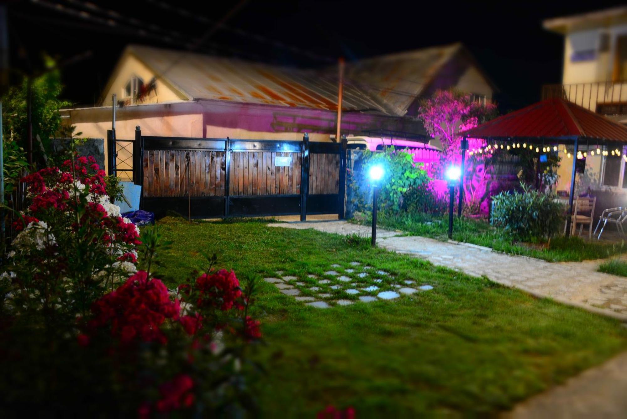 House In ميستيا المظهر الخارجي الصورة