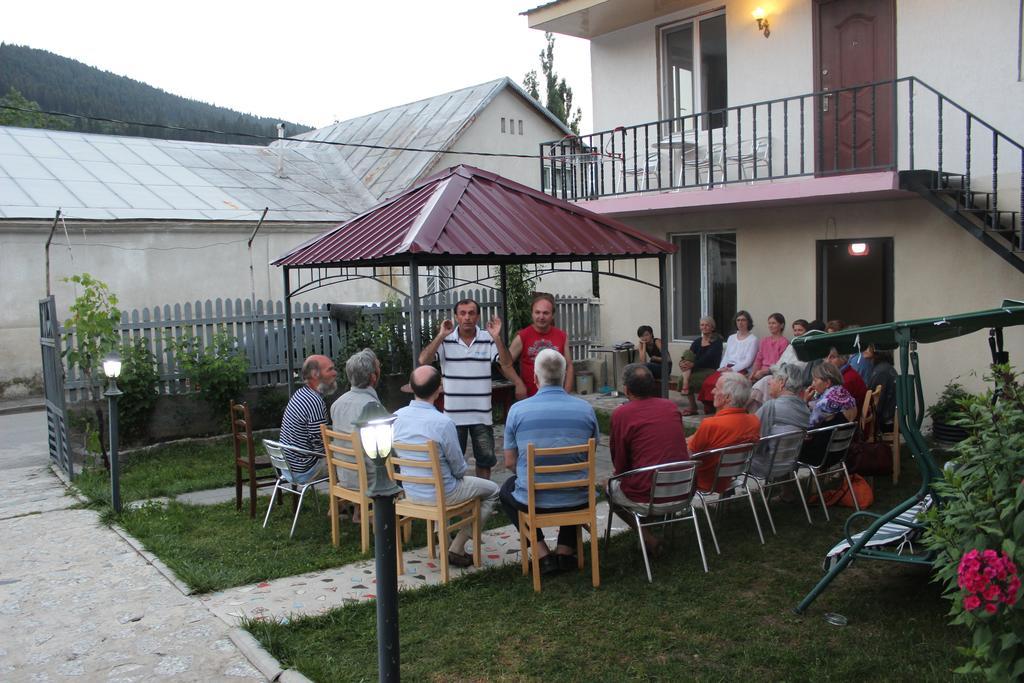 House In ميستيا المظهر الخارجي الصورة