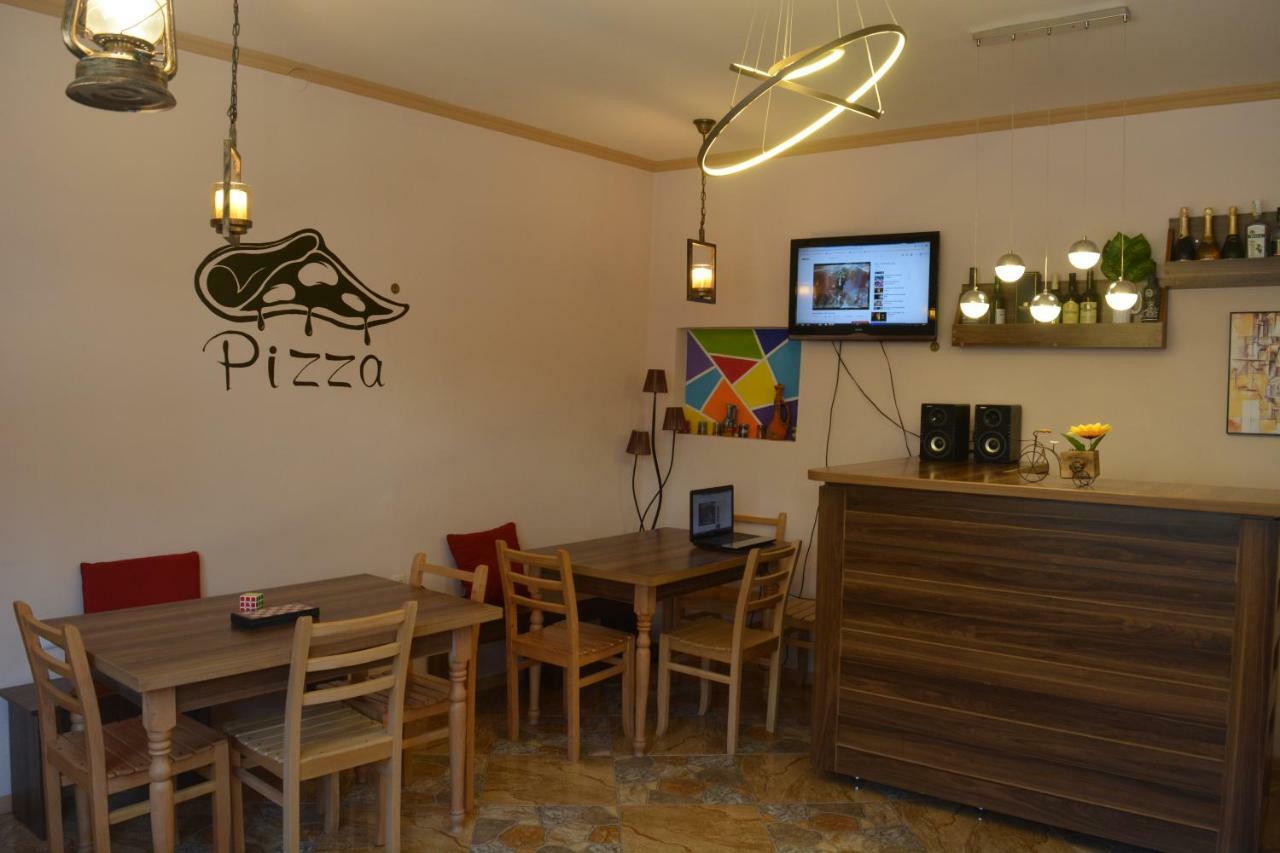 House In ميستيا المظهر الخارجي الصورة