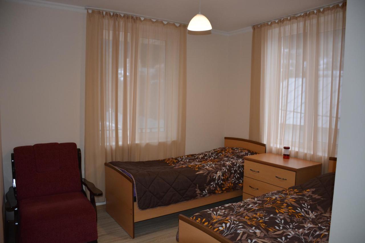 House In ميستيا المظهر الخارجي الصورة